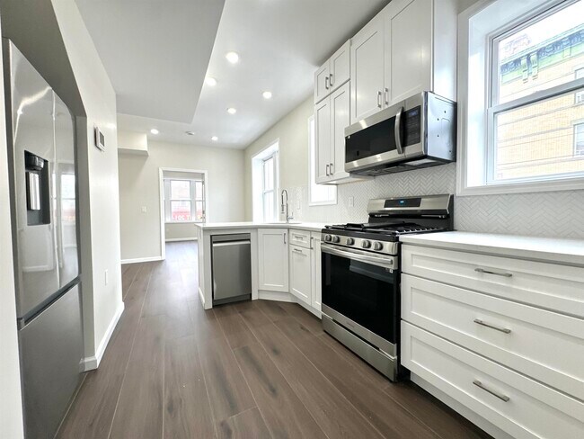 Primary Photo - 565 West Side Ave