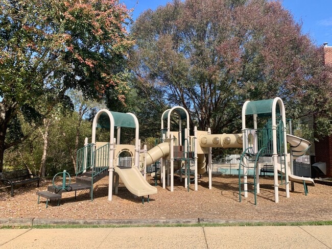 Building Photo - AMAZING Luxurious Residence, Near Educational Facilities, With Upscale Amenities!