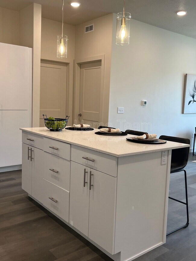 Building Photo - 155 E Ninth