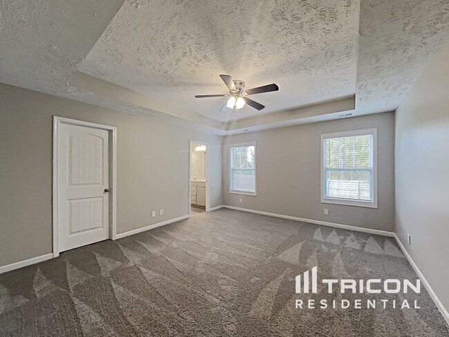 Building Photo - 552 Medallion Cir