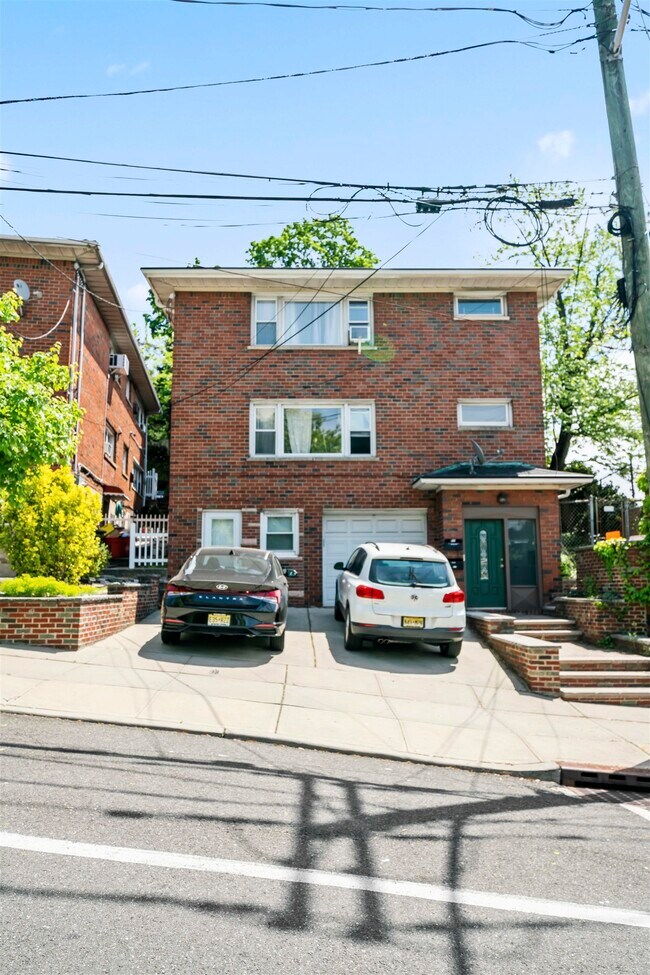 Building Photo - 40 Hauxhurst Ave