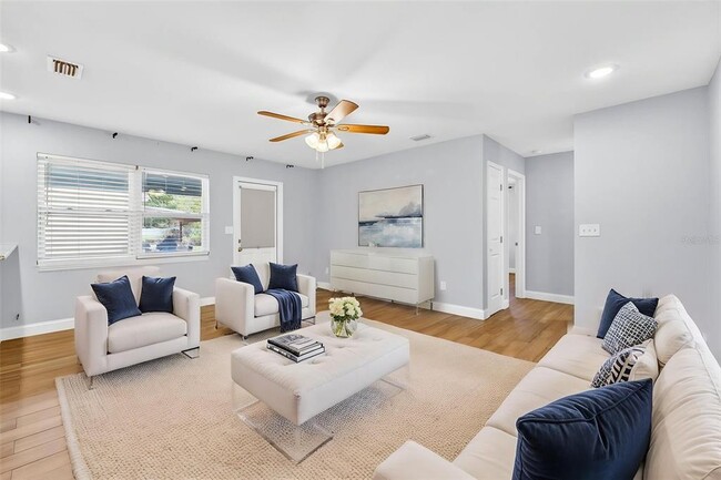 Building Photo - 1012 W Adalee St