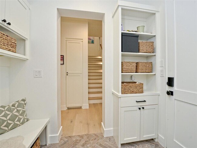 Building Photo - 304 Westwood Terrace