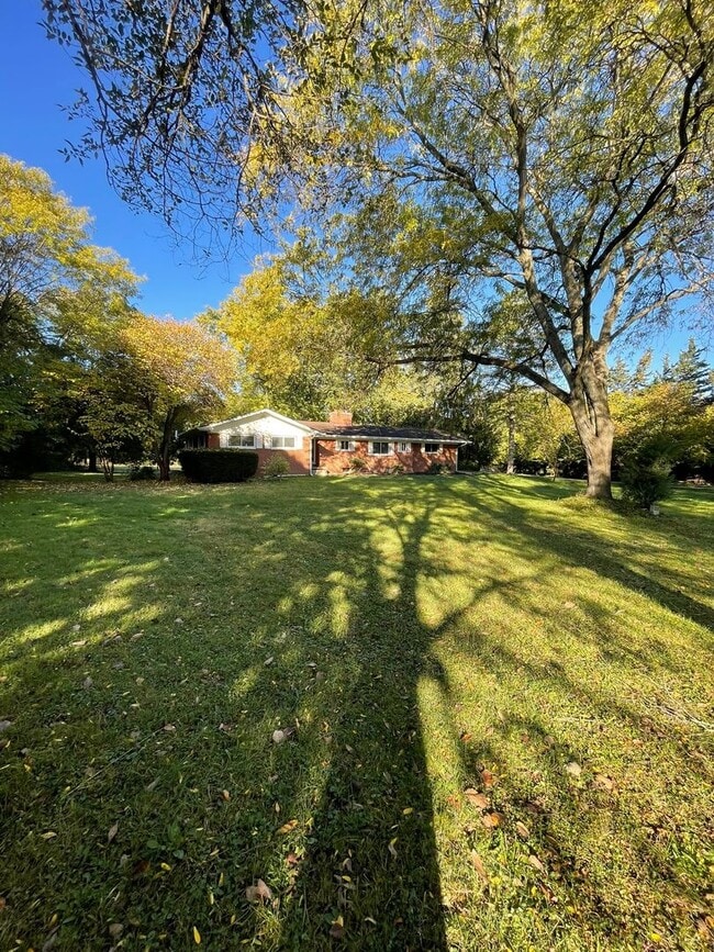 Building Photo - Beautiful Three Bedroom Home