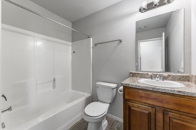 Building Photo - 848 NW Evans Cir