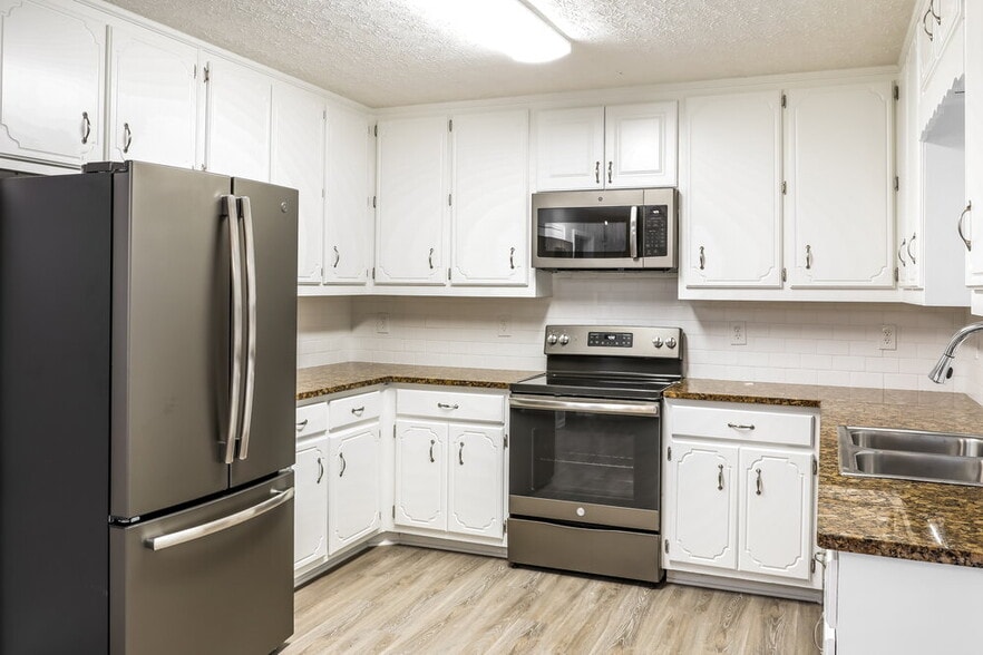 Building Photo - 172 Williamsburg Way