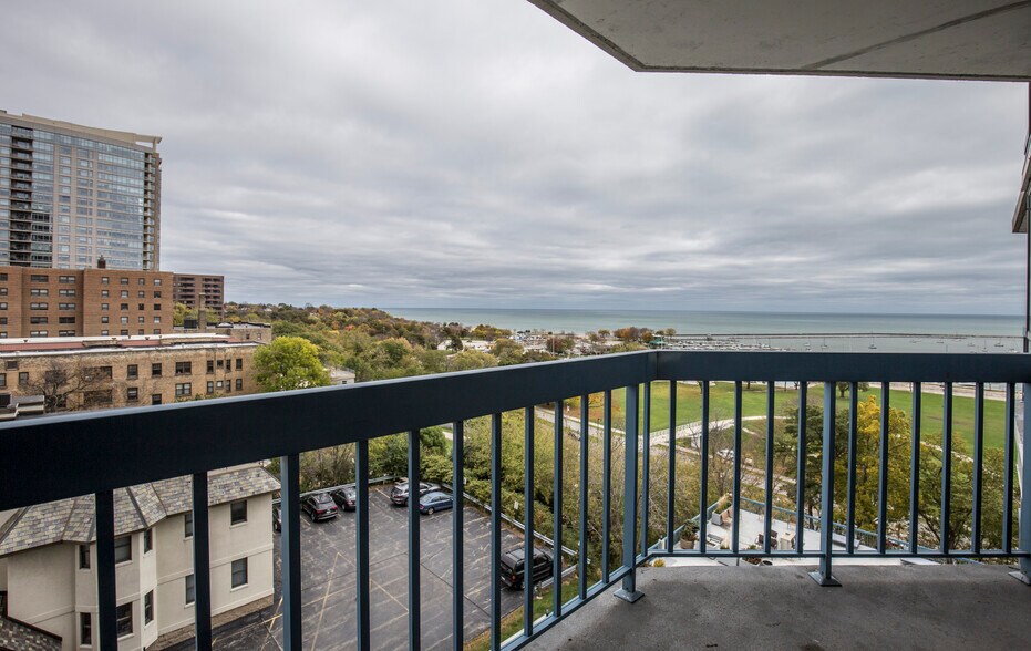 Balcony - 1660 N Prospect Ave
