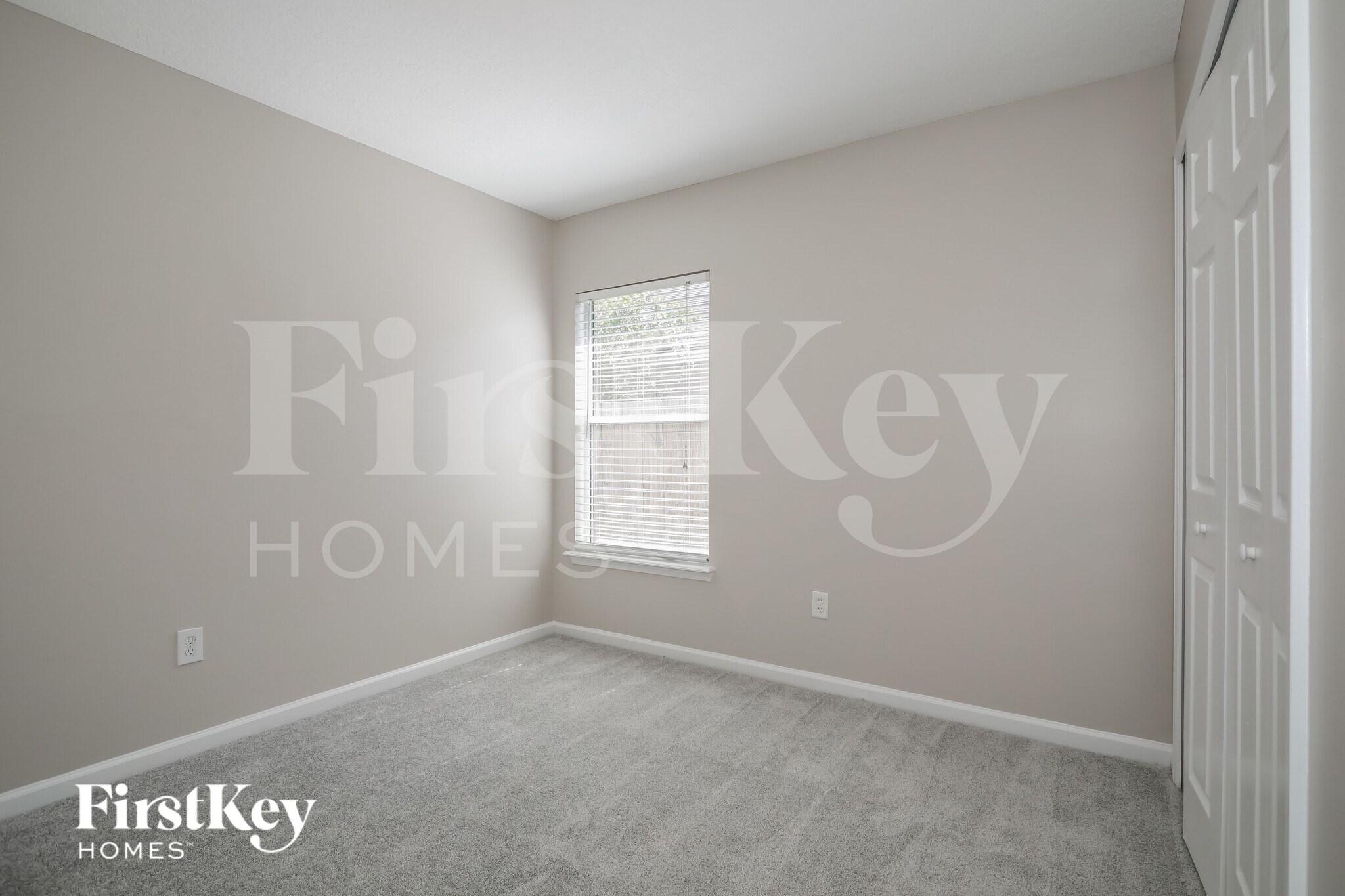 Building Photo - 2424 Willowbend Dr