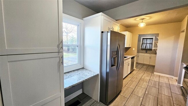 Building Photo - 2305 NW 25th St