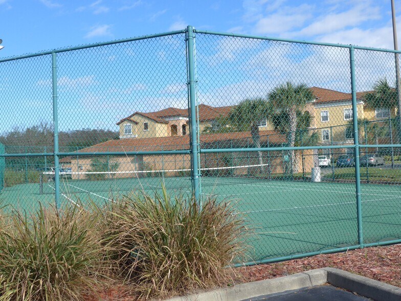 Building Photo - 5475 Vineland Rd