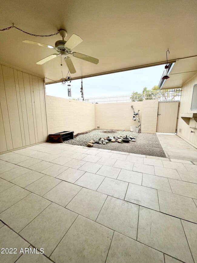 Building Photo - 10867 W Emerald Dr