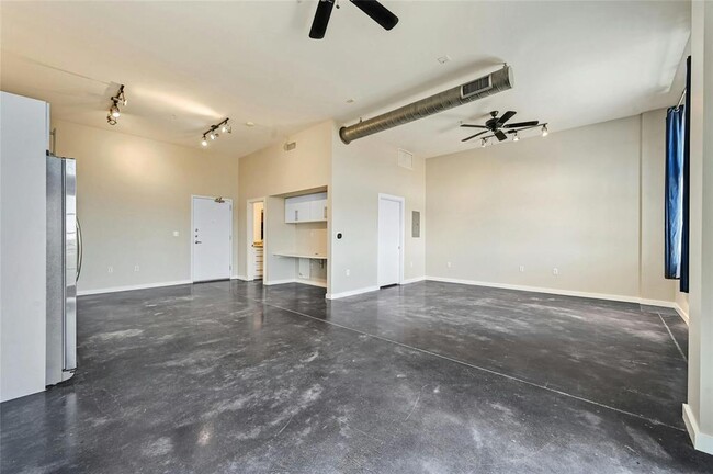 Building Photo - 2235 E 6th St