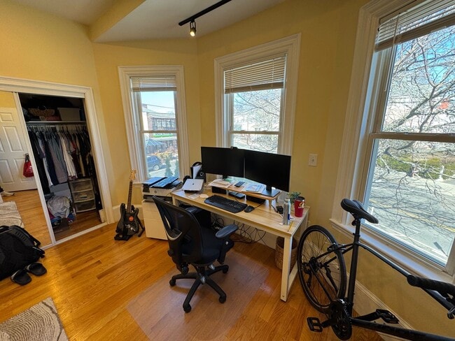 Building Photo - 206-208 Holland