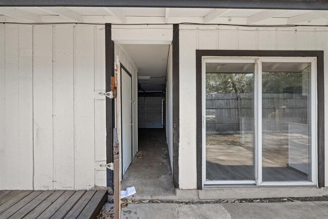 Building Photo - 3201 Mossrock Dr