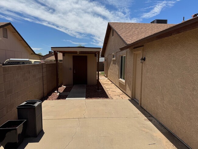 Building Photo - 7249 W Sunnyside Dr