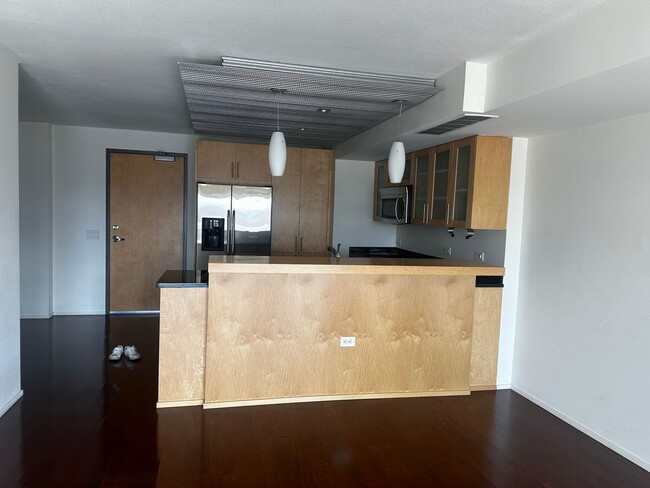Building Photo - Studio in Reno downtown Montage with great...