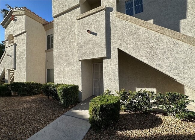Building Photo - 6480 Annie Oakley Dr