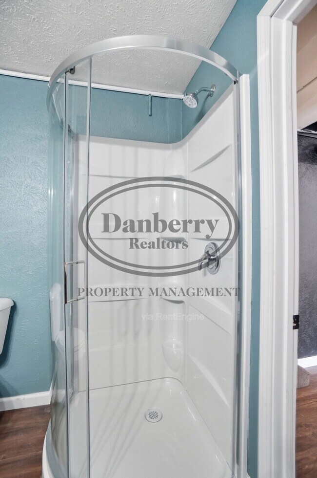 Building Photo - 1133 N Byrne Rd