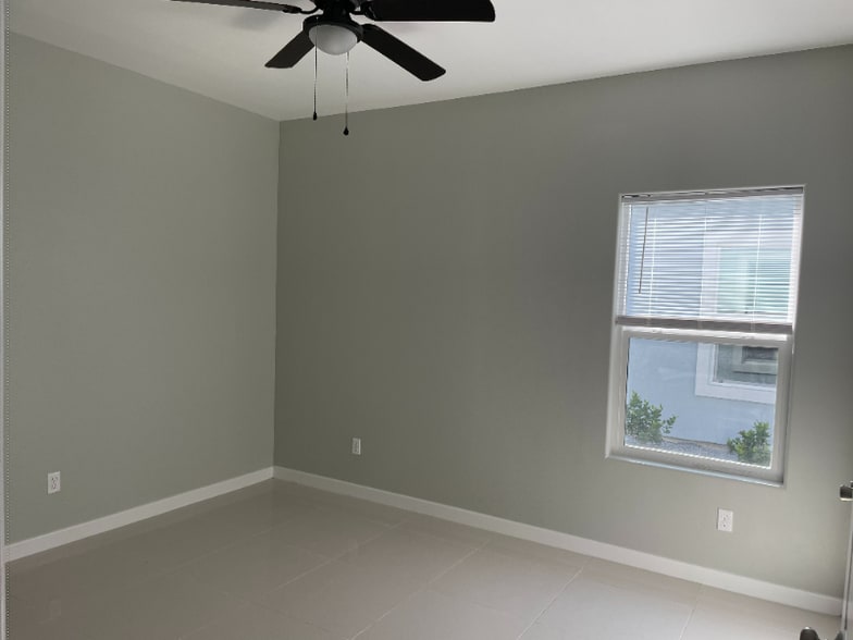 Building Photo - 404 W St Helena Ave