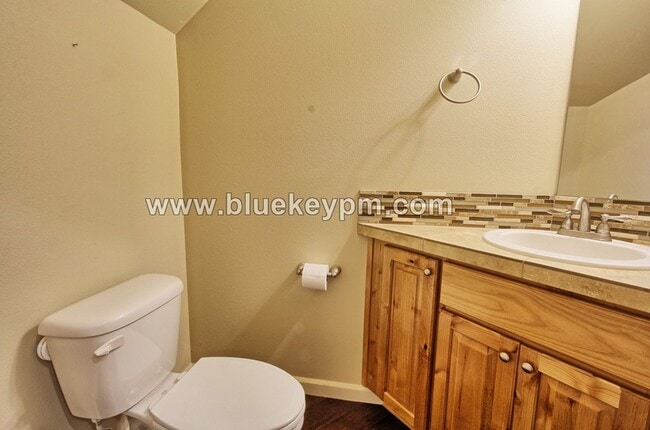 Building Photo - 3 Bed 2.5 Bath Home in Hazel Dell w/ Easy Access to I-5 and SR 500