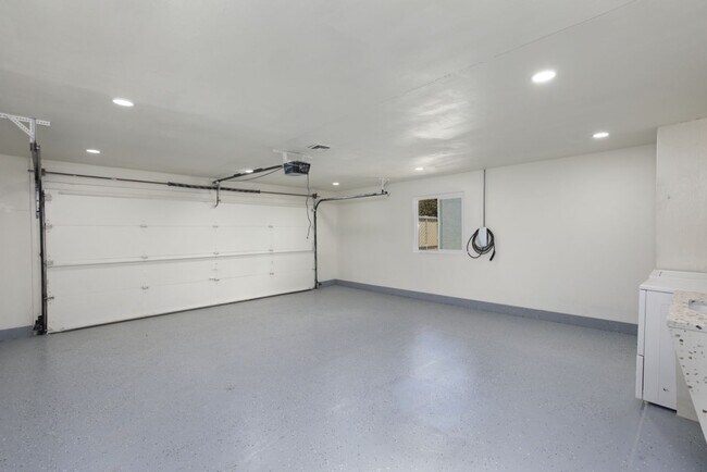 Building Photo - 3260 Silversmith Dr