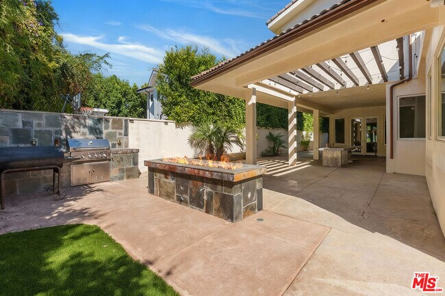 Building Photo - 363 S Saltair Ave