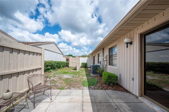 Building Photo - 4231 Oak Loop