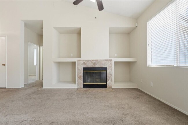 Building Photo - 9386 Laguna Pointe Way