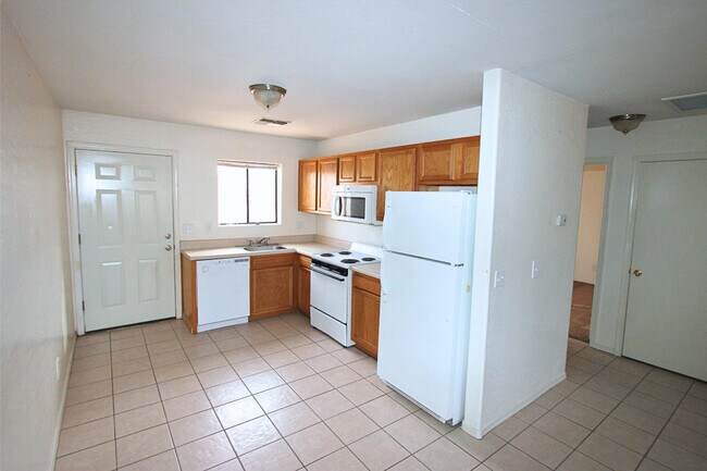 Building Photo - 15588 S Yava Rd