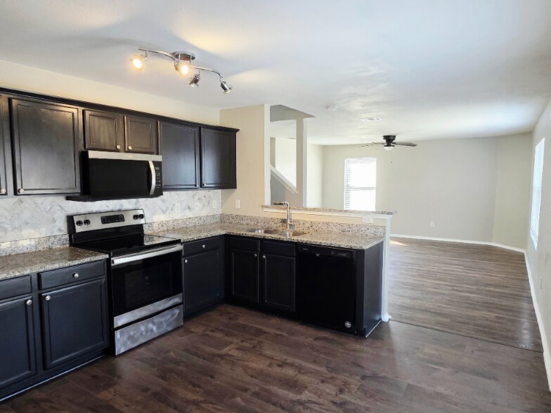Building Photo - 7109 Little Mohican Dr