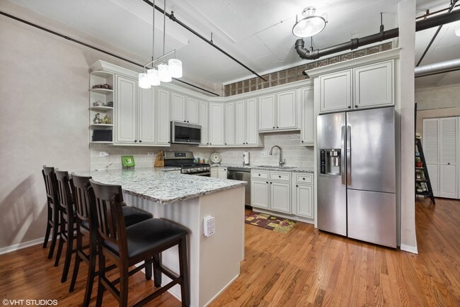 Building Photo - 6 S Laflin St