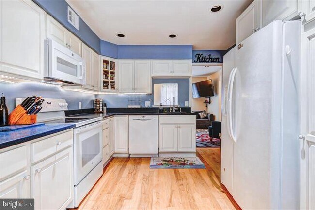 Building Photo - 114 Pinecrest Ln