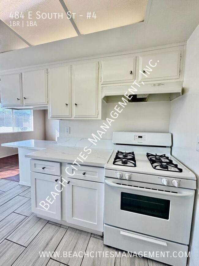 Building Photo - 484 E South St