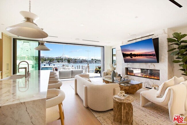 Building Photo - 642 Via Lido Nord
