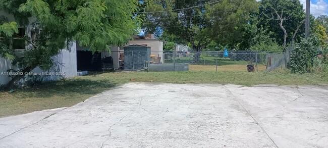 Building Photo - 1140 NW 9th St