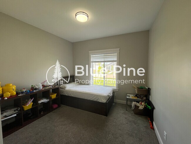 Building Photo - 737 Wilshire Pl