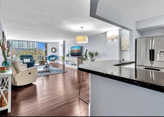 Building Photo - 6423 Collins Ave