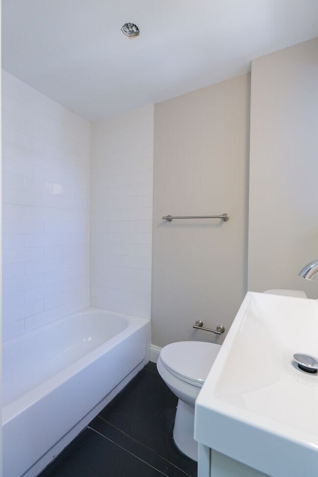 Building Photo - 1335 S 8th St