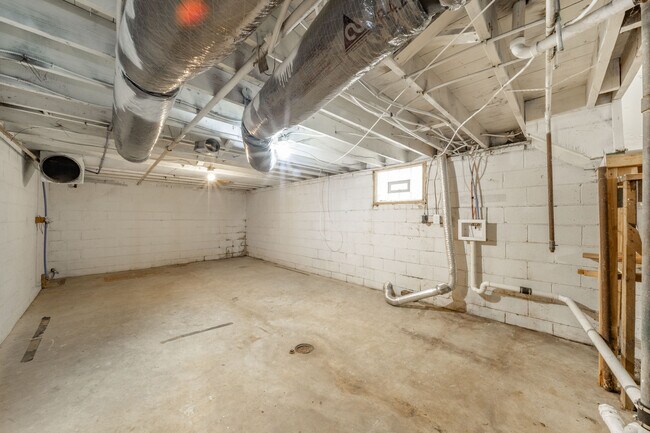 Building Photo - 4326 Crittenden Ave