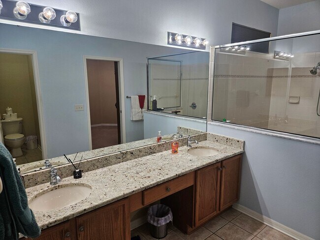 Building Photo - Stunning 3-Bed, 2-Bath Cul-de-Sac Home in ...