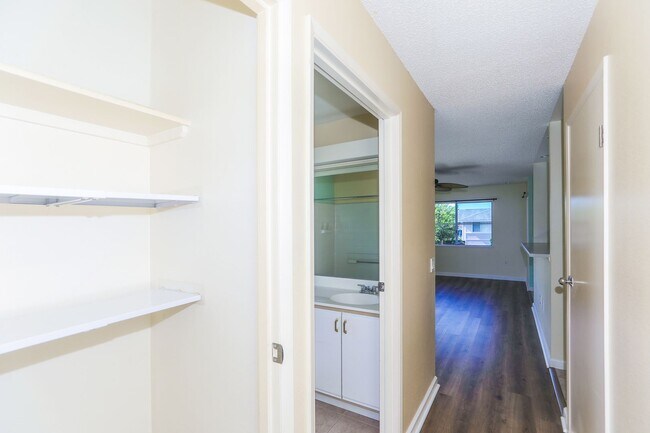 Building Photo - 95-1071 Kaapeha St. #98