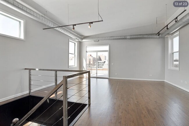 Building Photo - Incredible 2 Bedroom 2 Bath West Loop, Chicago Penthouse Condo for Lease