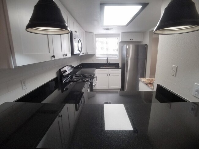 Building Photo - Stunning All Upgraded 2/2 Condo x Rent @ Winter Park Village next to Full Sail !