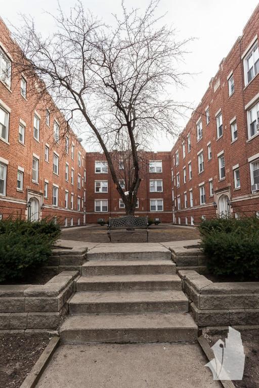 Building Photo - 957 W Cornelia Ave
