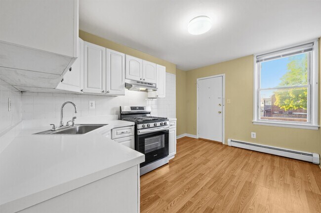Building Photo - 143 W 3rd St