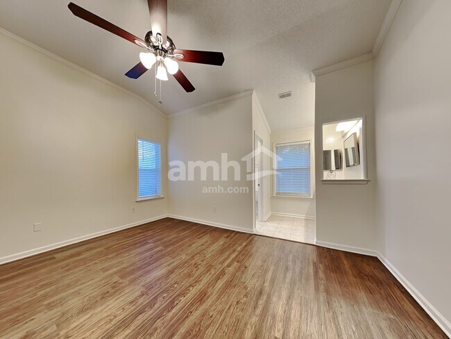 Building Photo - 279 Willow Green Dr