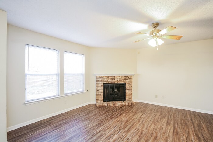 Building Photo - 10740 Glenayr Dr