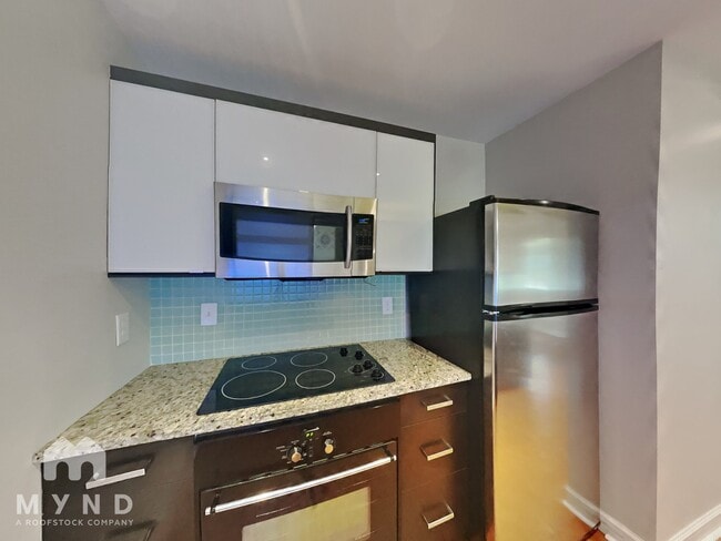 Building Photo - 131 Lake Run