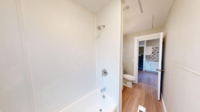 Building Photo - 3218-22 Walton