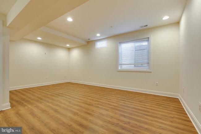 Building Photo - 7631 Elmcrest Rd